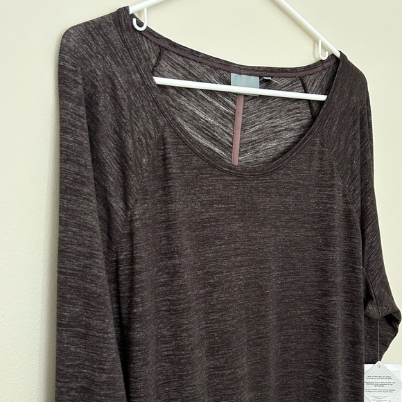 NWT new Athleta Odyssey Women's Pullover Top Dark Razzleberry Athletic Workout L - Picture 2 of 9